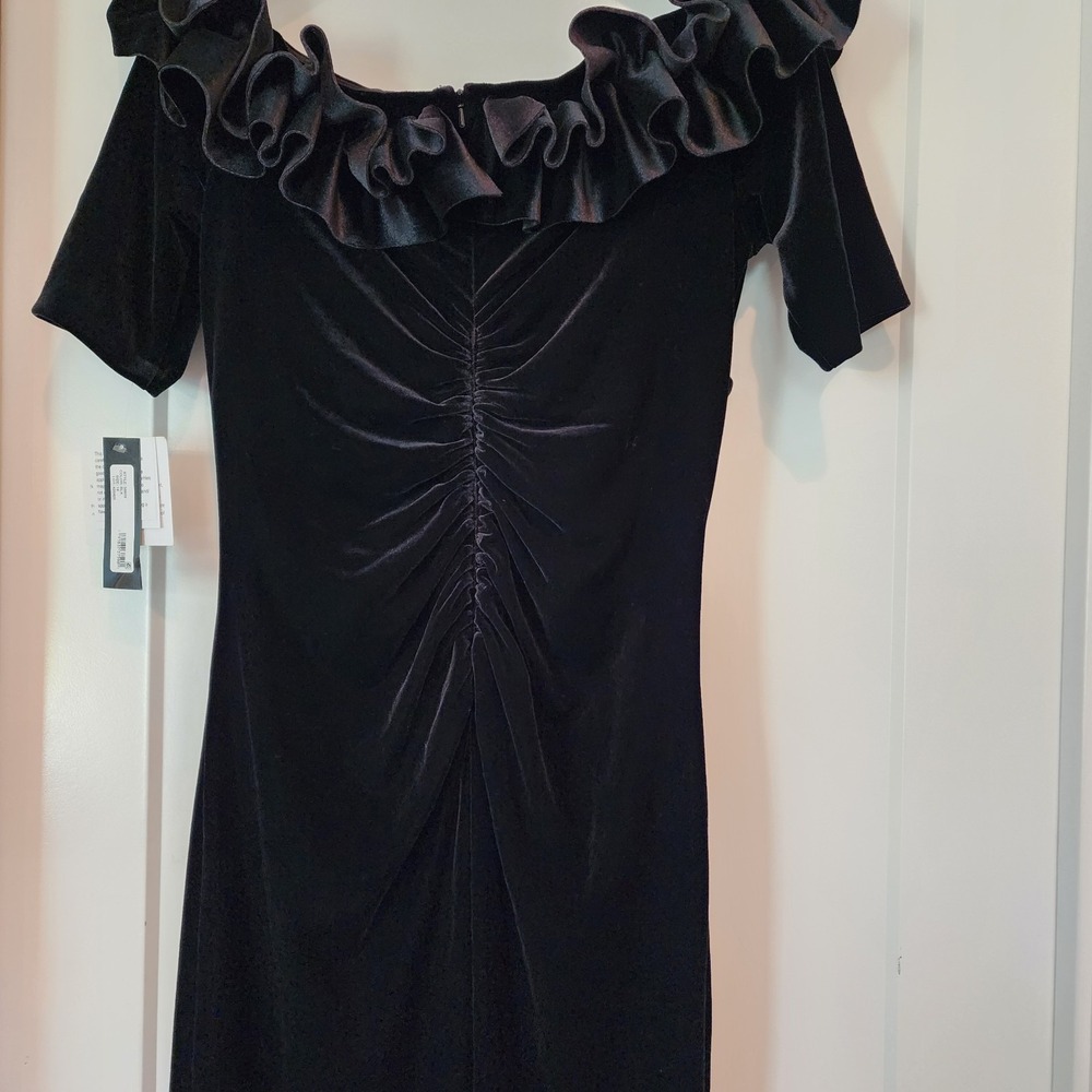 NWT XSCAPE Black Velvet Off-Shoulder Ruffle‎ Gown 16 Formal Event Wedding Ball - Picture 8 of 16